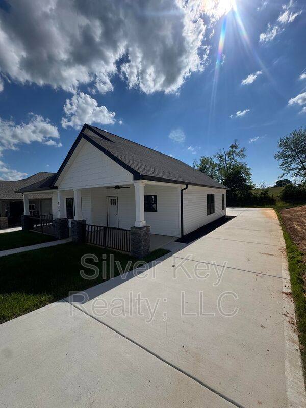 House for rent at 924 Stratford Ave, Sweetwater, TN 37874
