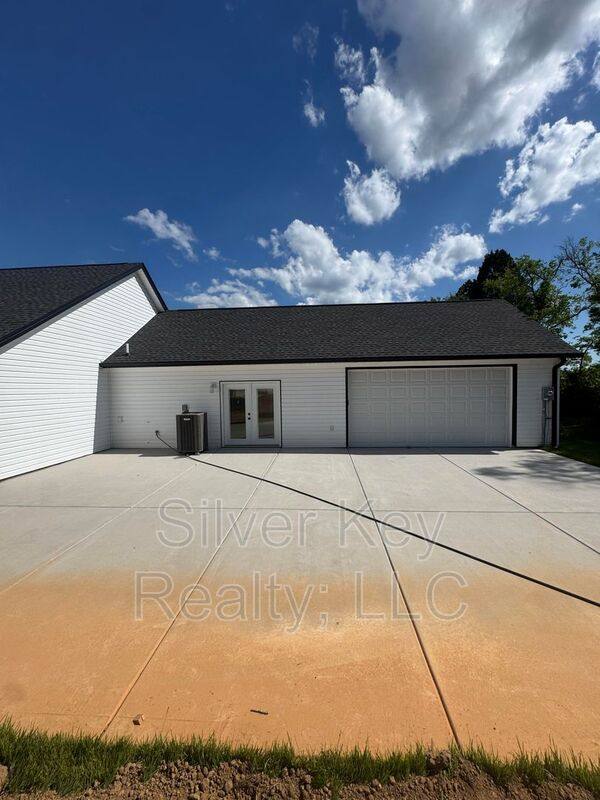 House for rent at 924 Stratford Ave, Sweetwater, TN 37874