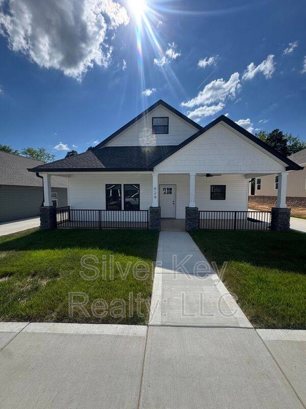 House for rent at 924 Stratford Ave, Sweetwater, TN 37874