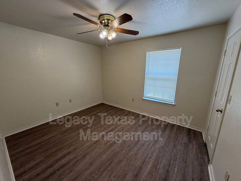 Apartment for rent at 1106 Williams Ave #D, Cleburne, TX 76033