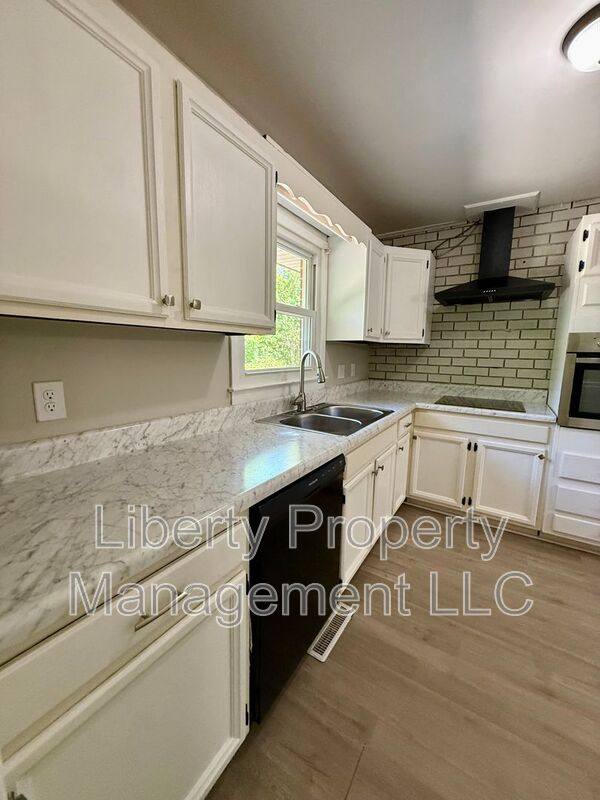 House for rent at 475 Albemarle Dr, Fayetteville, NC 28311