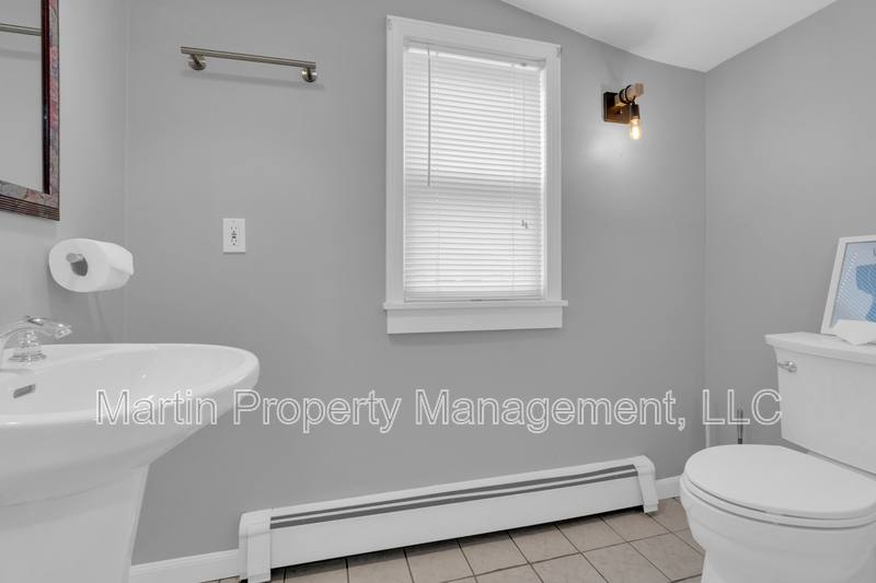 House for rent at 102 Orange St, Reading, MA 01867