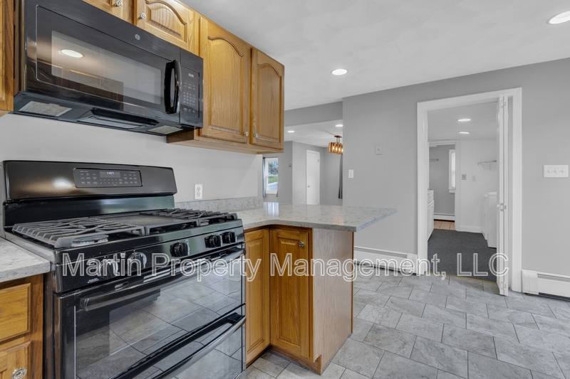 House for rent at 102 Orange St, Reading, MA 01867
