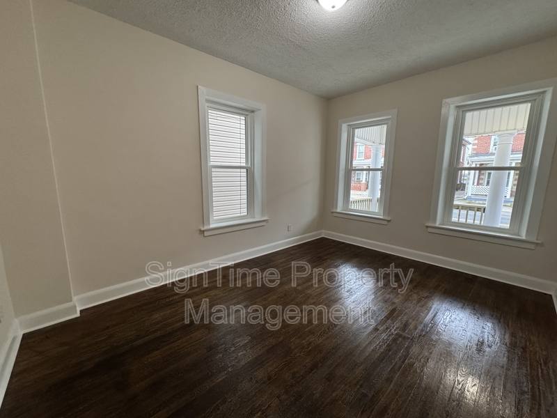 House for rent at 836 W Washington St, Hagerstown, MD 21740