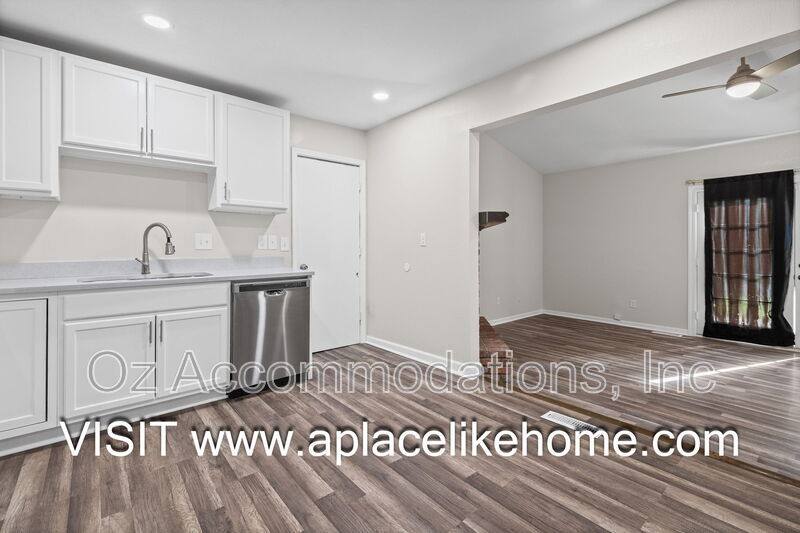 Apartment for rent at 13909 Falkirk Circle, Grandview, MO 64030