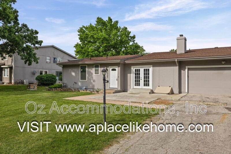 Apartment for rent at 13909 Falkirk Circle, Grandview, MO 64030