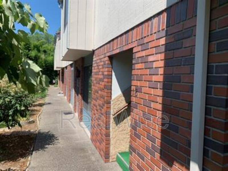 Apartment for rent at 832 NE D St #5, Grants Pass, OR 97526
