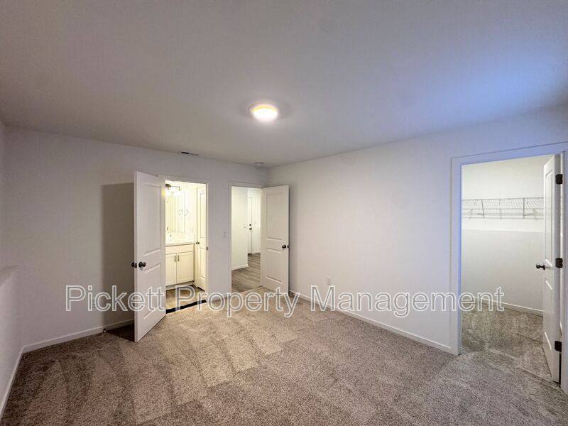 Townhouse for rent at 10001 Kings Landing Ave NW, Bremerton, WA 98311