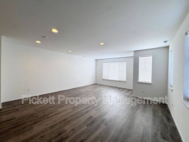 Townhouse for rent at 10001 Kings Landing Ave NW, Bremerton, WA 98311