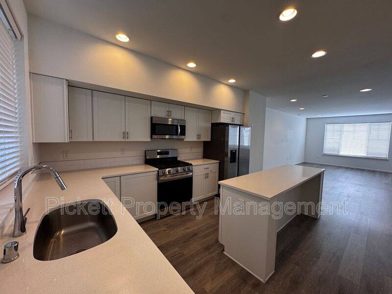 Townhouse for rent at 10001 Kings Landing Ave NW, Bremerton, WA 98311