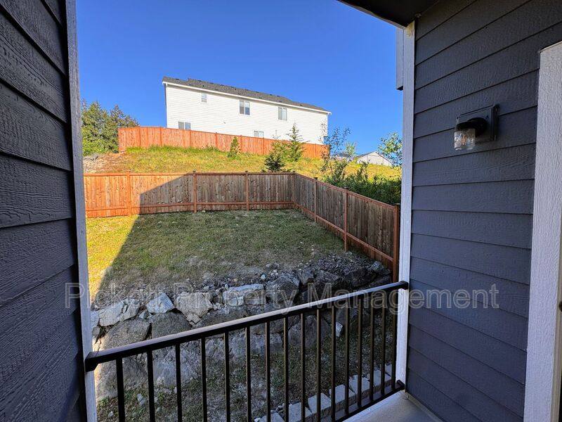 Townhouse for rent at 10001 Kings Landing Ave NW, Bremerton, WA 98311