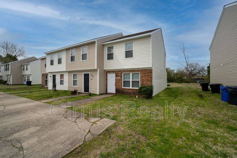 Townhouse for rent at 2756 Peach St, Portsmouth, VA 23704