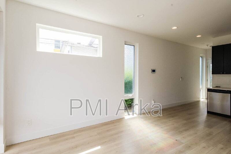 Townhouse for rent at 909 28th Ave S #C, Seattle, WA 98144