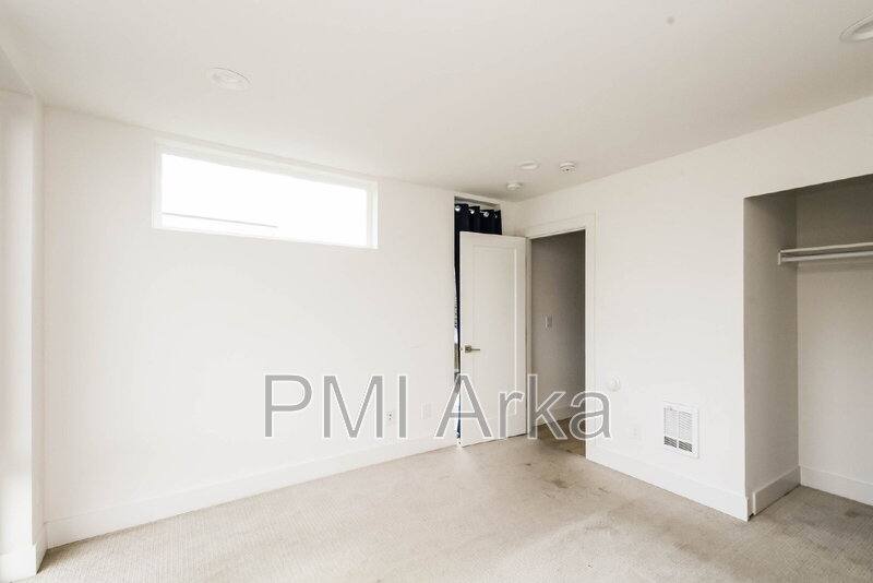 Townhouse for rent at 909 28th Ave S #C, Seattle, WA 98144