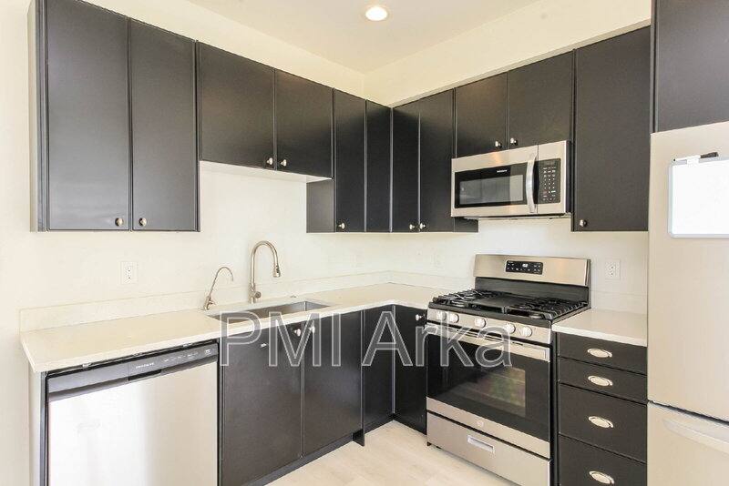 Townhouse for rent at 909 28th Ave S #C, Seattle, WA 98144