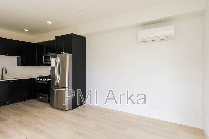 Townhouse for rent at 909 28th Ave S #C, Seattle, WA 98144
