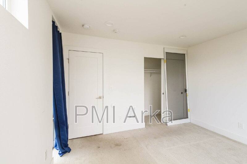Townhouse for rent at 909 28th Ave S #C, Seattle, WA 98144