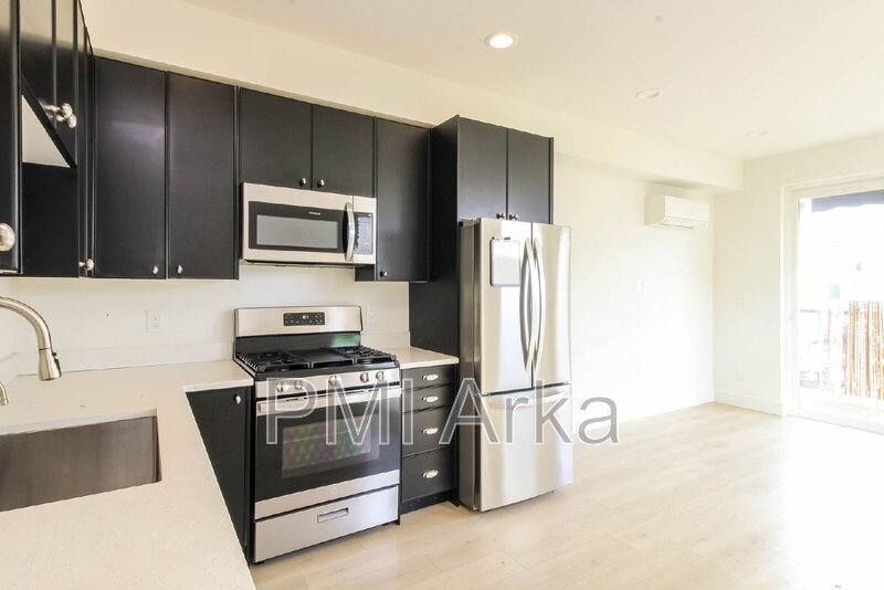 Townhouse for rent at 909 28th Ave S #C, Seattle, WA 98144