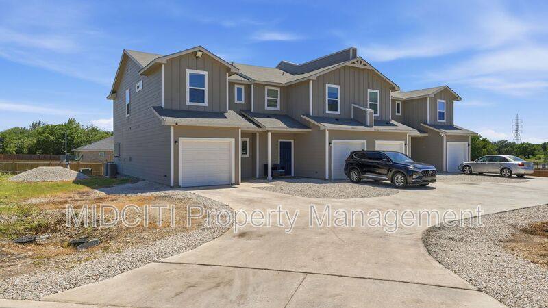 Townhouse for rent at 7210 John Palmer Dr #101, San Antonio, TX 78239
