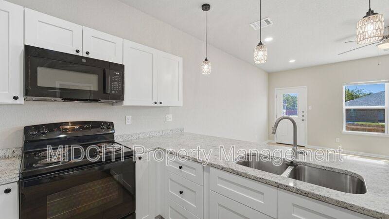 Townhouse for rent at 7210 John Palmer Dr #101, San Antonio, TX 78239