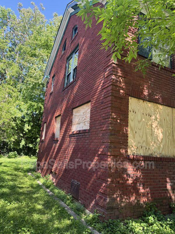 House for rent at 1665 N Union St, Decatur, IL 62526