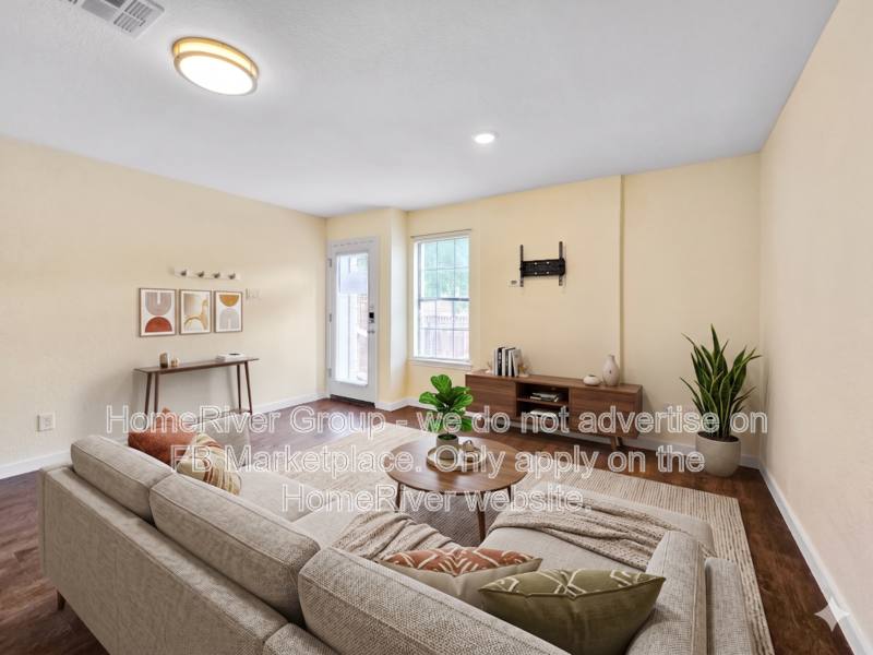 Townhouse for rent at 7401 Kingswood Circle, Fort Worth, TX 76133