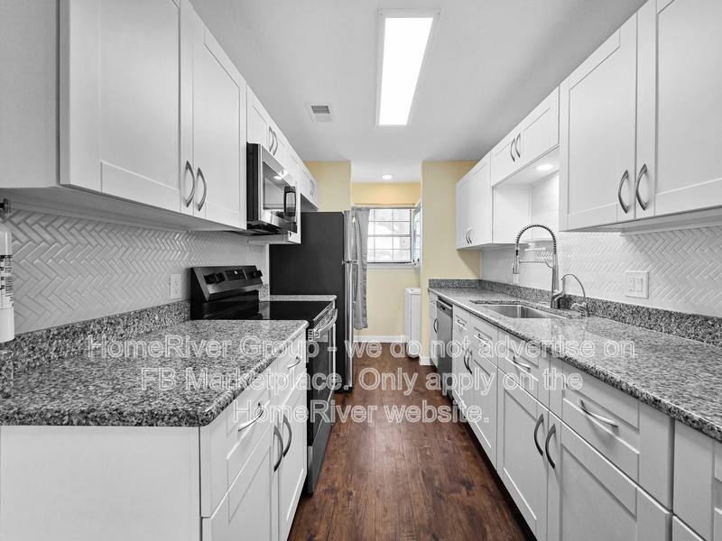 Townhouse for rent at 7401 Kingswood Circle, Fort Worth, TX 76133
