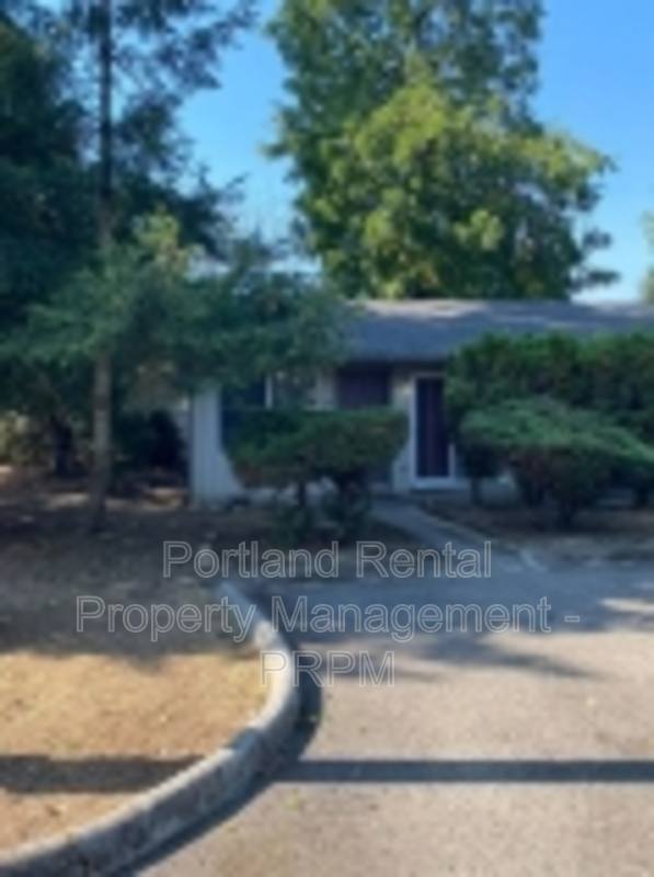 Apartment for rent at 19109 SE Yamhill St #B, Portland, OR 97233
