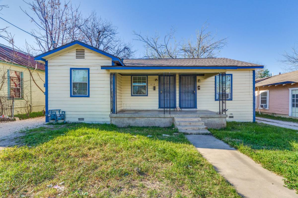 Apartment for rent at 616 & 618 Porter St, San Antonio, TX 78210