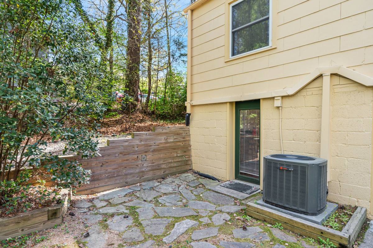 Apartment for rent at 200 Purefoy Rd, Chapel Hill, NC 27514