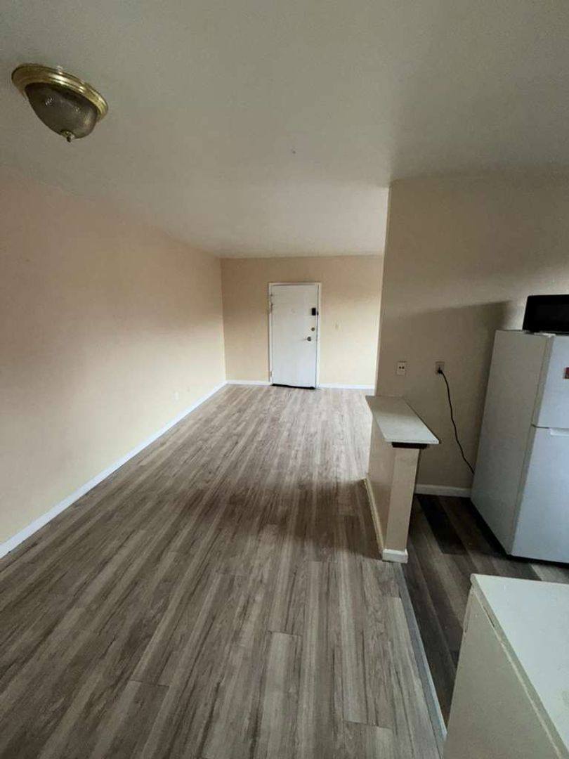 Apartment for rent at 13945 Superior Rd, Cleveland, OH 44118