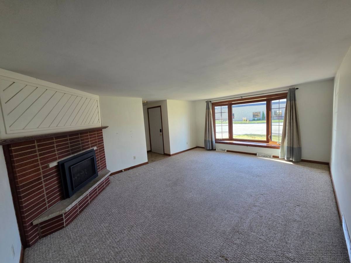 House for rent at 1798 Chateau Dr, Green Bay, WI 54304