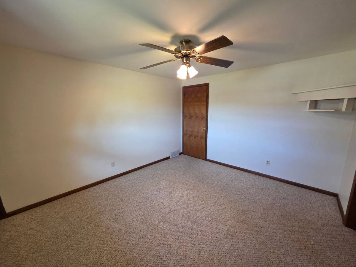 House for rent at 1798 Chateau Dr, Green Bay, WI 54304