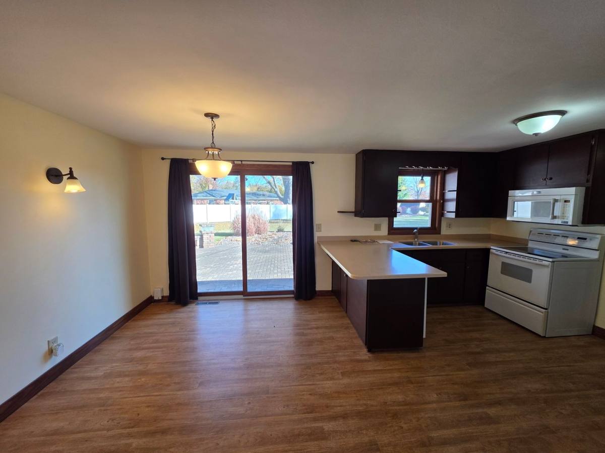 House for rent at 1798 Chateau Dr, Green Bay, WI 54304