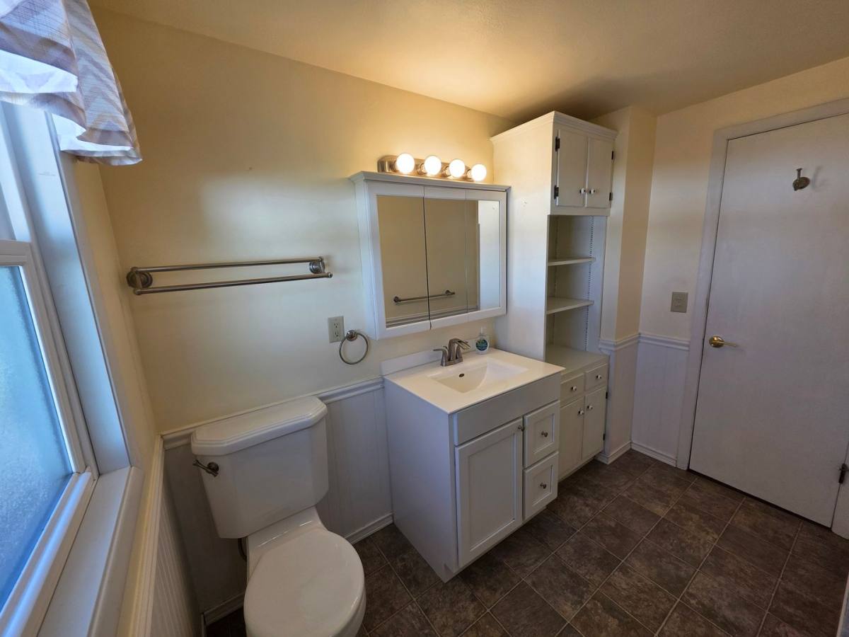 House for rent at 1798 Chateau Dr, Green Bay, WI 54304