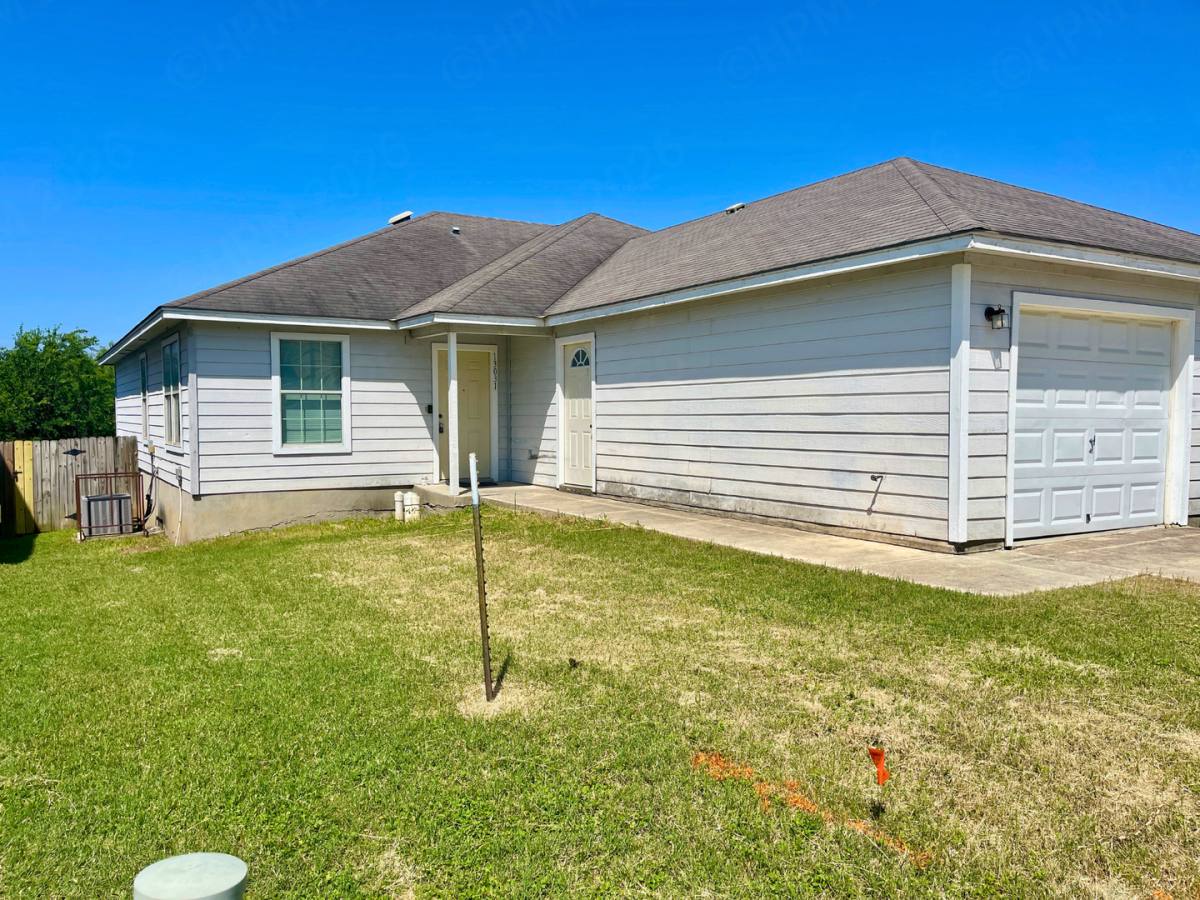 Apartment for rent at 13031-13033 O'Connor Cove, San Antonio, TX 78233