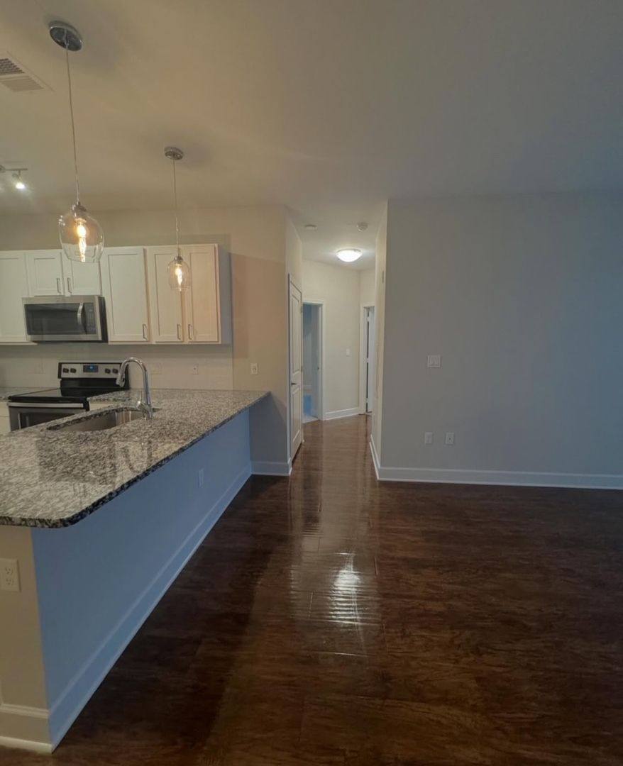 Apartment for rent at 7 N Main St, Old Saybrook, CT 06475