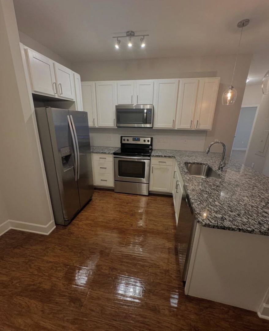 Apartment for rent at 7 N Main St, Old Saybrook, CT 06475