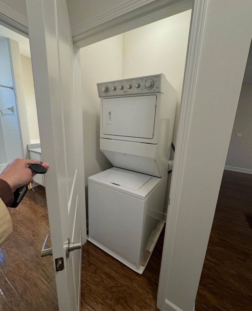 Apartment for rent at 7 N Main St, Old Saybrook, CT 06475