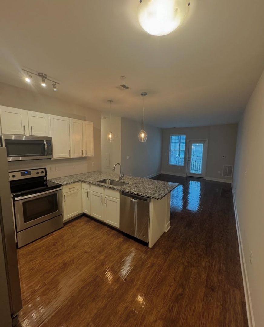 Apartment for rent at 7 N Main St, Old Saybrook, CT 06475