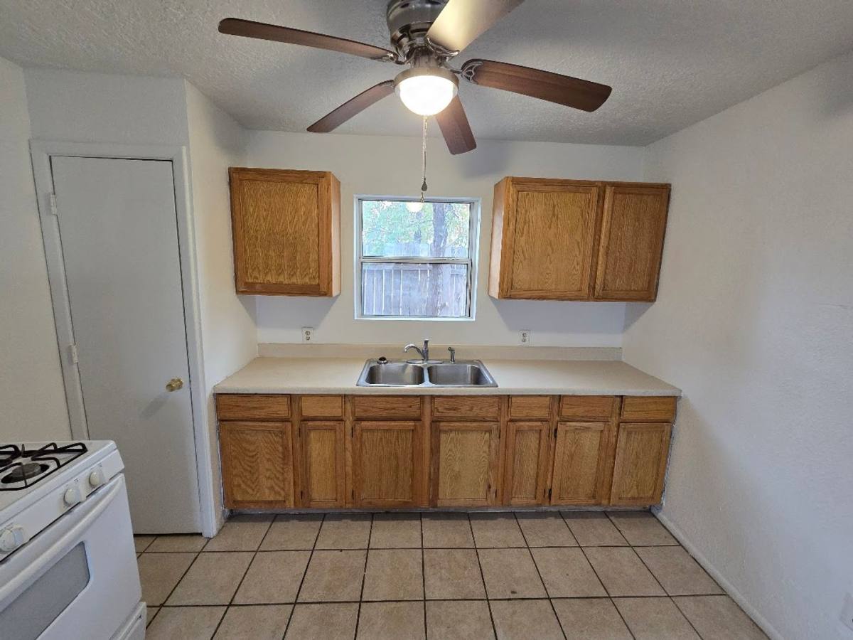 Apartment for rent at 915 Walter St SE, Albuquerque, NM 87102