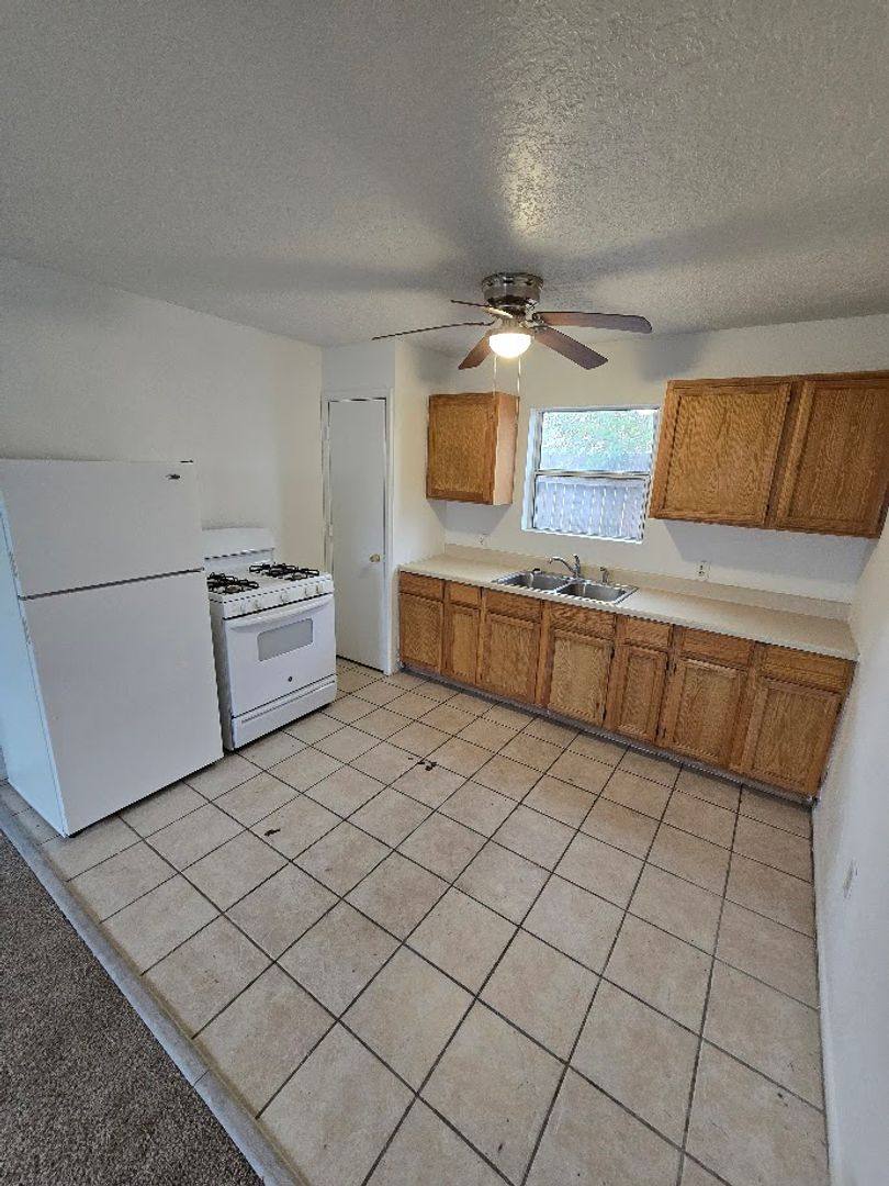 Apartment for rent at 915 Walter St SE, Albuquerque, NM 87102