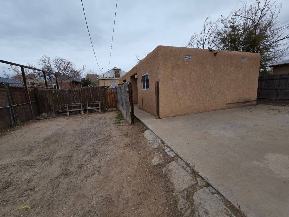 Apartment for rent at 915 Walter St SE, Albuquerque, NM 87102