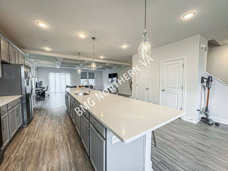 Townhouse for rent at 10336 Ratcliffe Trail, Manassas, VA 20110