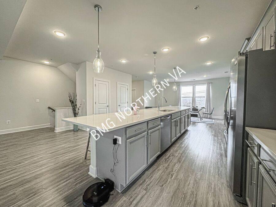 Townhouse for rent at 10336 Ratcliffe Trail, Manassas, VA 20110