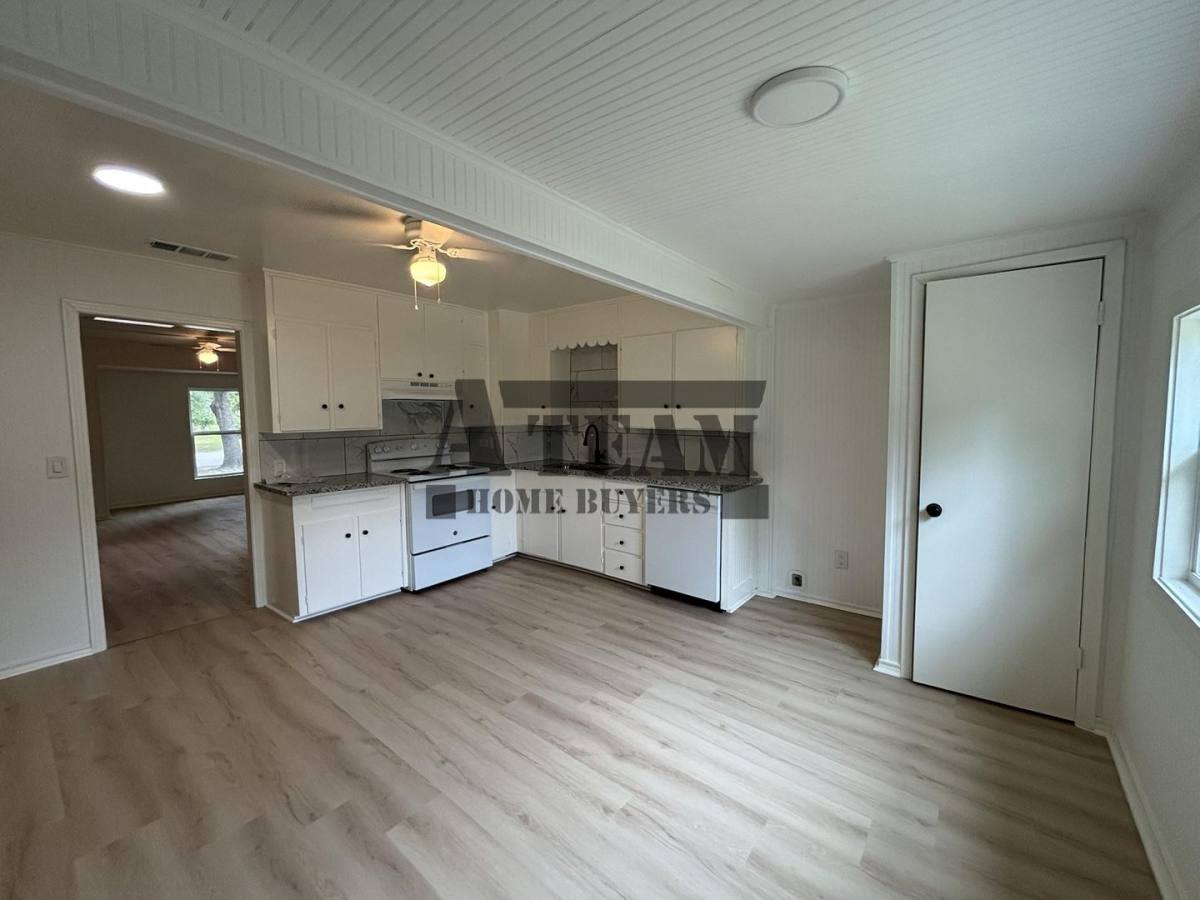 408 E Clinton Ave, Athens, TX 75751