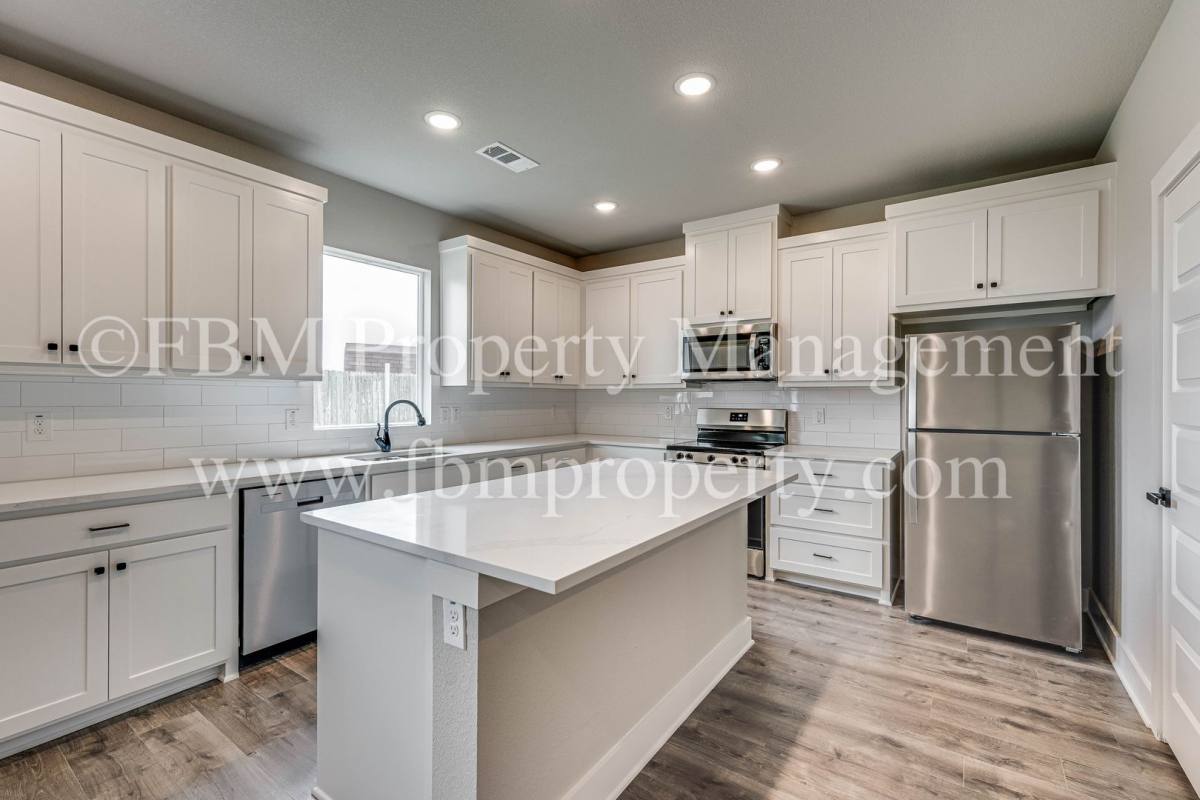Townhouse for rent at 912 Cooksey Court, Grandview, TX 76050