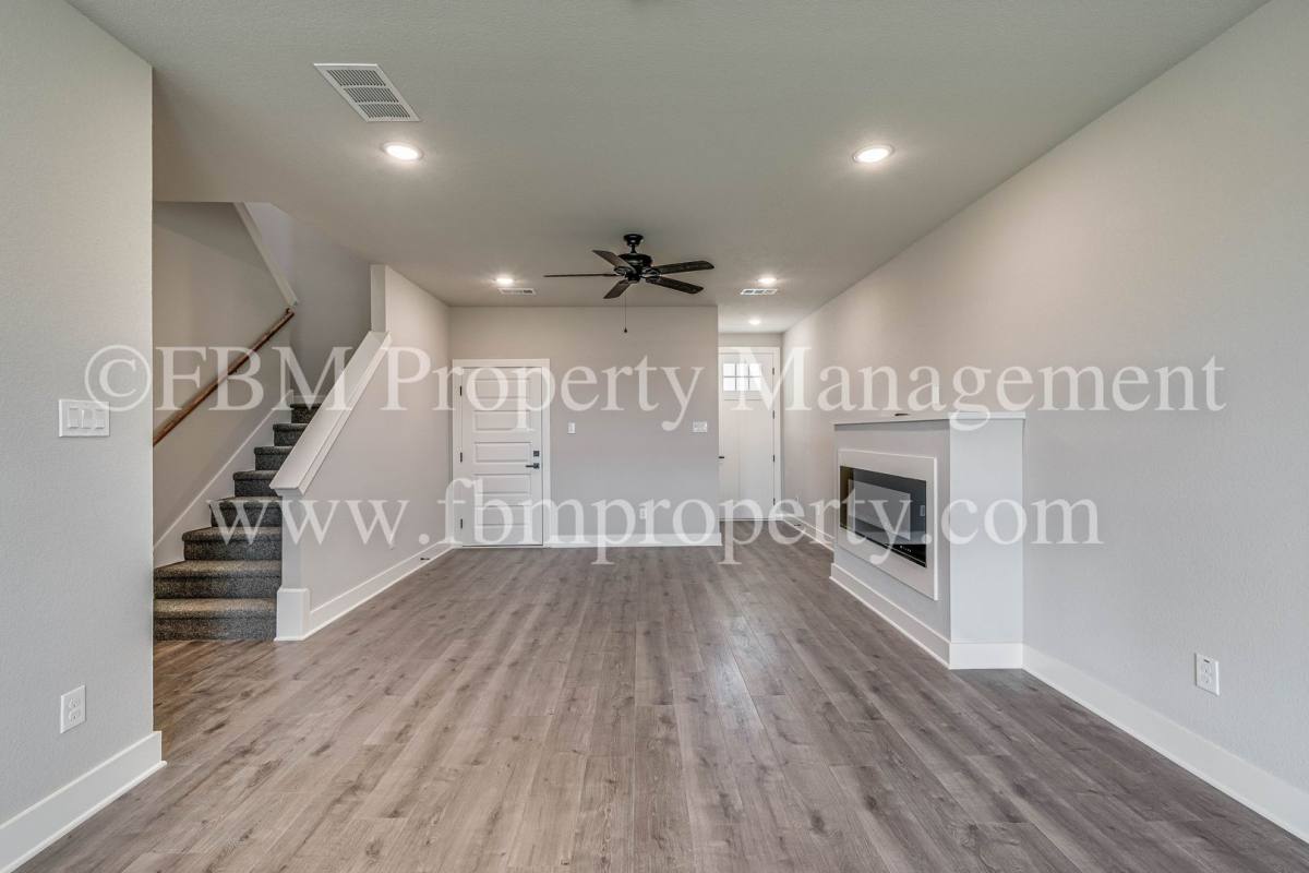 Townhouse for rent at 912 Cooksey Court, Grandview, TX 76050