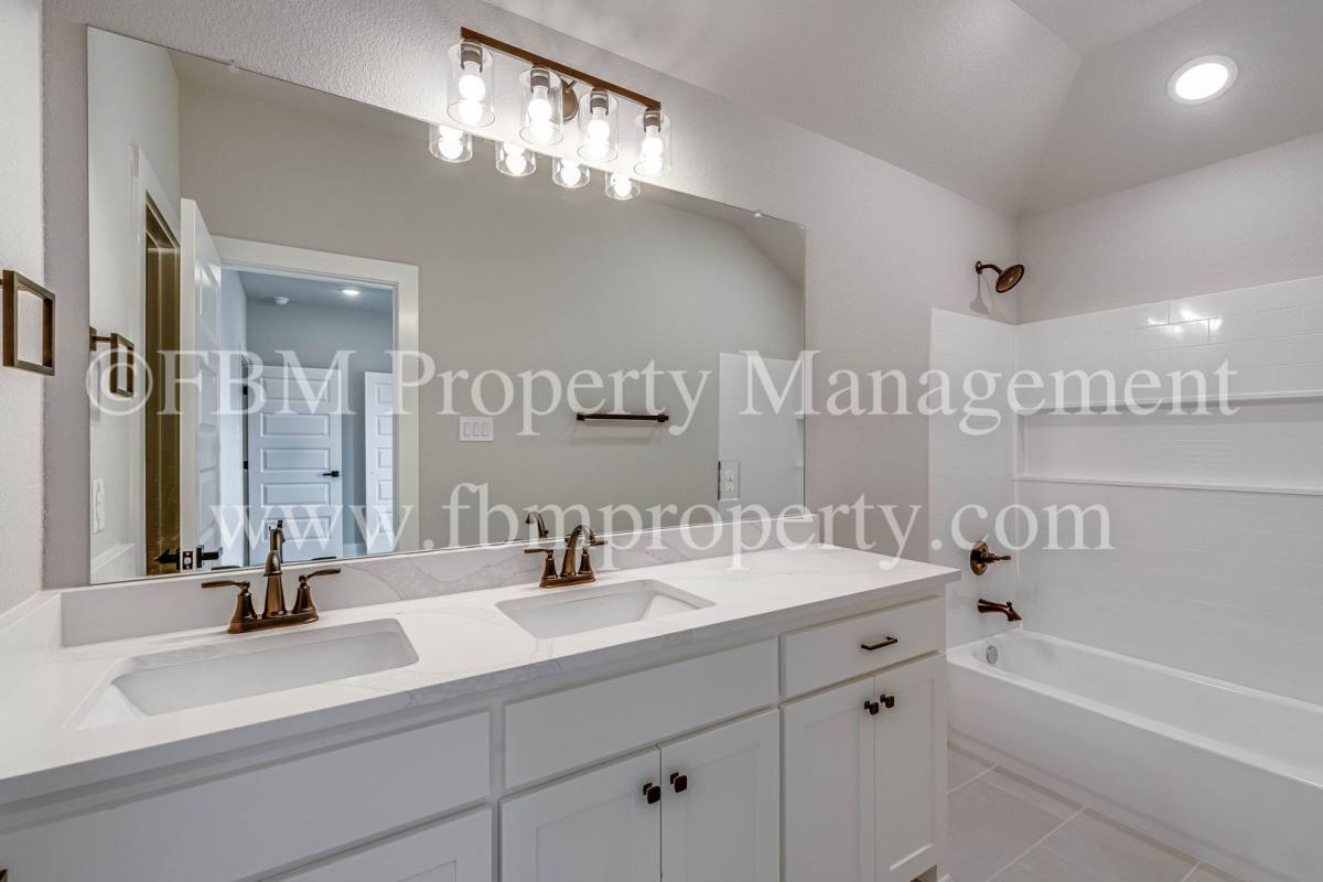 Townhouse for rent at 912 Cooksey Court, Grandview, TX 76050