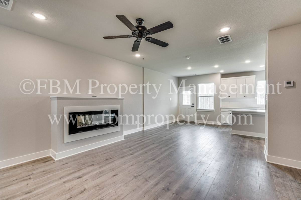 Townhouse for rent at 912 Cooksey Court, Grandview, TX 76050